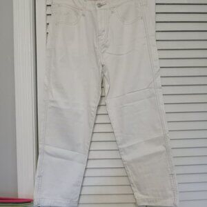 NWOT Levi's Classic Capri Size 8 white